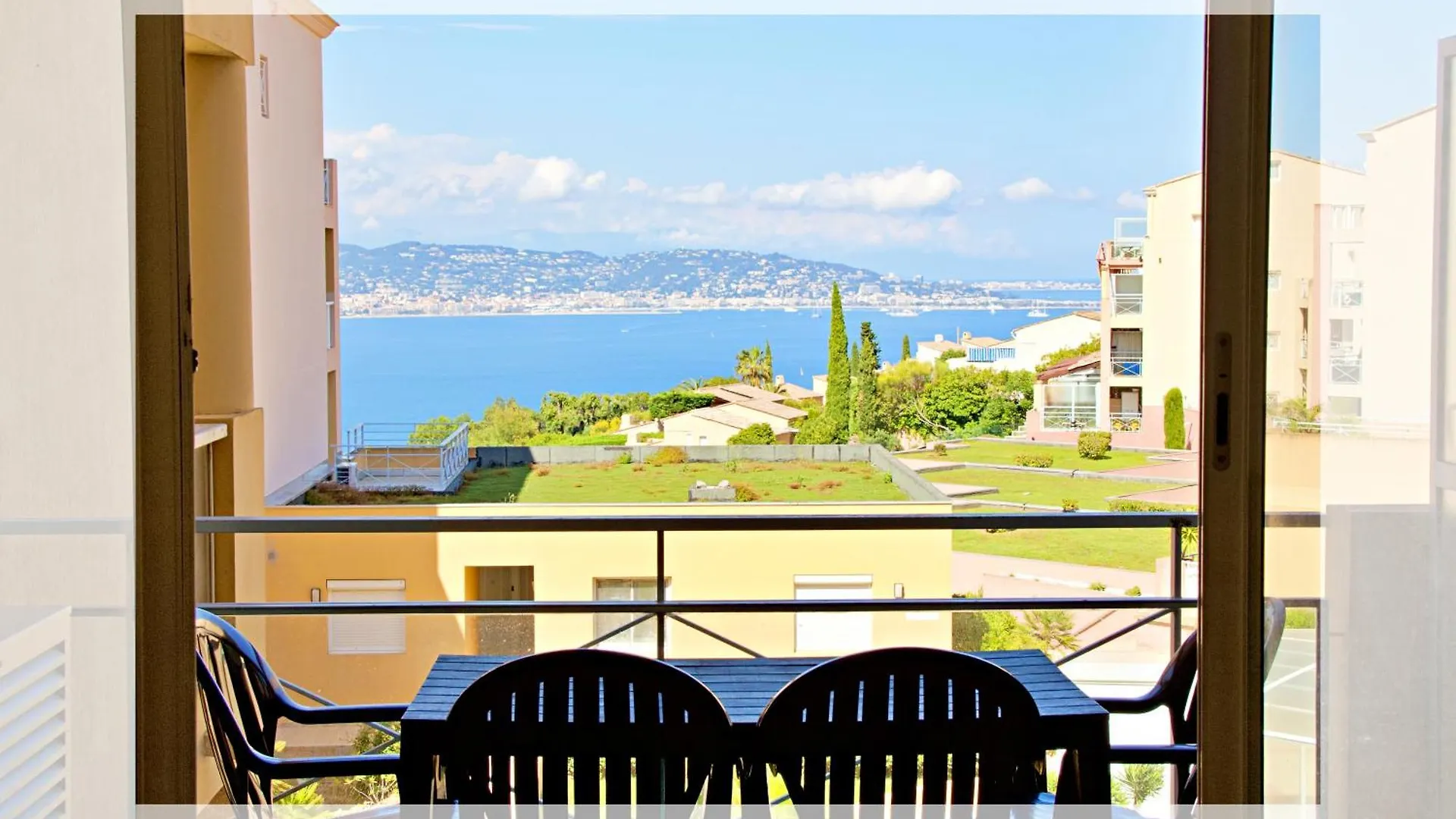 Appartement 4 Pers Vue Mer Baie De Cannes - Antibes Theoule-sur-Mer 0*,  France
